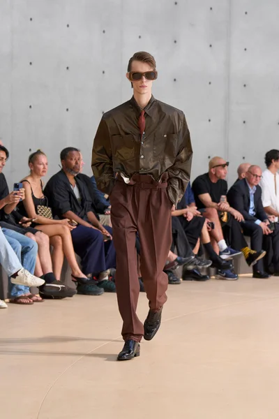 Look 37